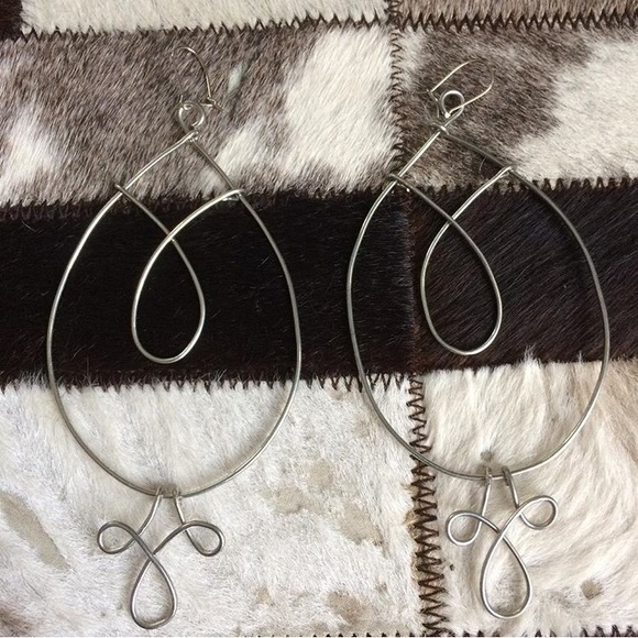 Earrings - Picture 1 of 1